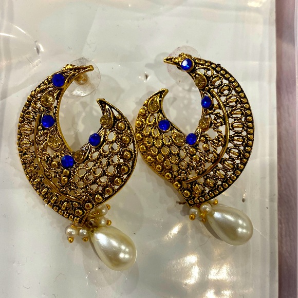 Brand new earrings in blue color - Picture 1 of 1